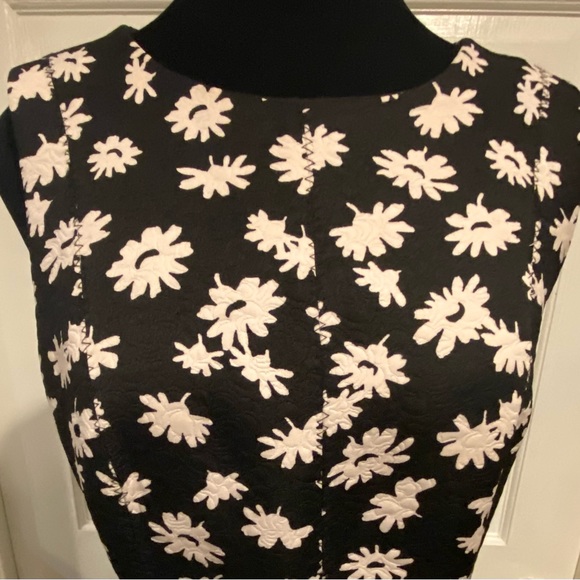 Ann Taylor Fitted A-Line Floral Dress - Picture 6 of 8